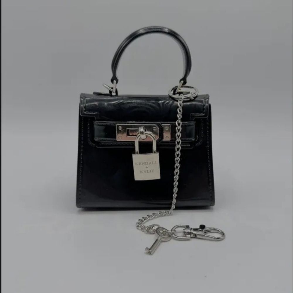 Kendall & Kylie Black Handbag w/crossbody chain.